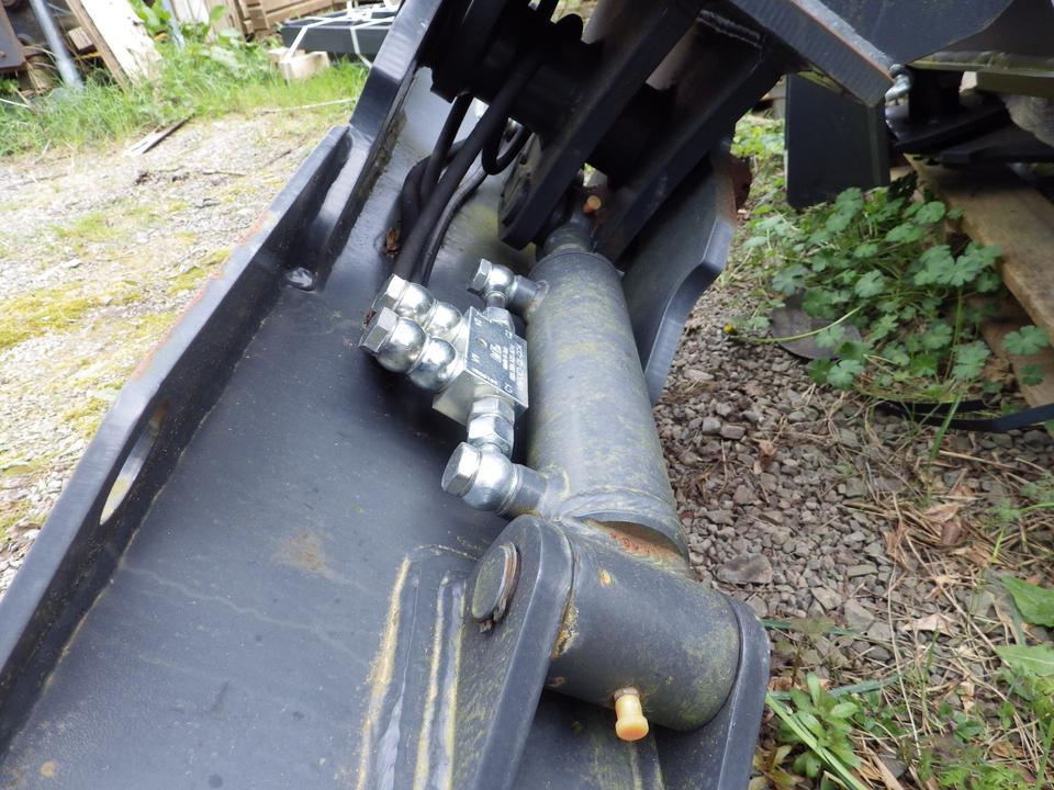 Schwenkbare Grabenräumlöffel  MS01   3 x auf Lager - بكت حفار: صور 2 Schwenkbare Grabenräumlöffel  MS01   3 x auf Lager - بكت حفار: صور 2