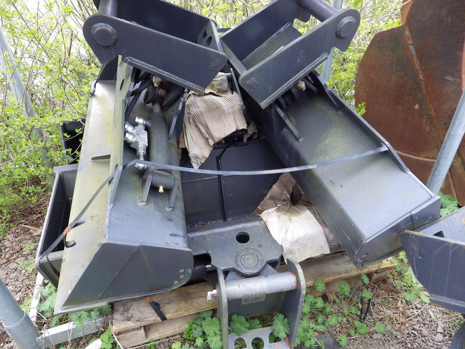 Schwenkbare Grabenräumlöffel  MS01   3 x auf Lager - بكت حفار: صور 4 Schwenkbare Grabenräumlöffel  MS01   3 x auf Lager - بكت حفار: صور 4