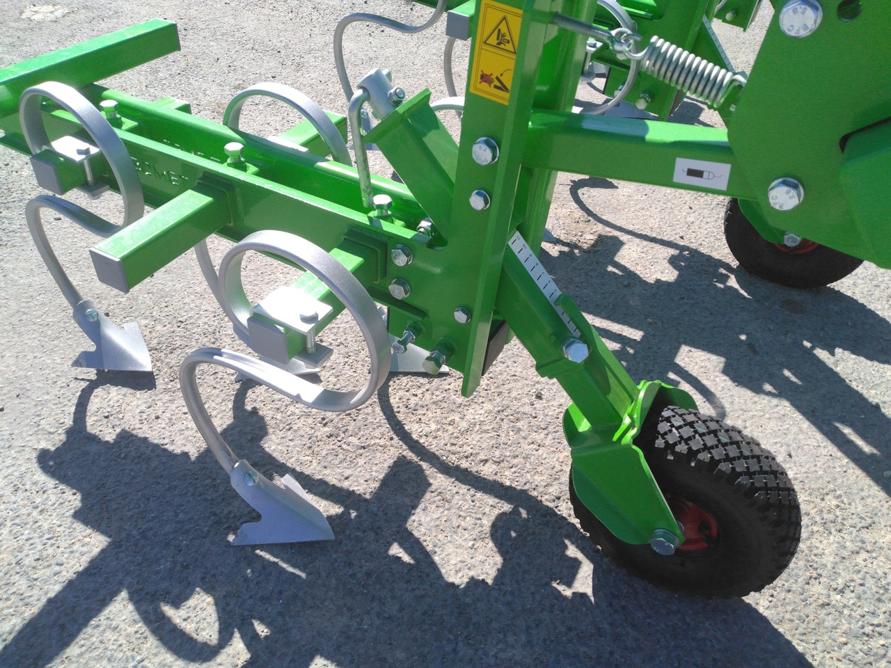 BOMET Bineuse à dents 2 rangs NEMBUS - مسلفة: صور 4 BOMET Bineuse à dents 2 rangs NEMBUS - مسلفة: صور 4