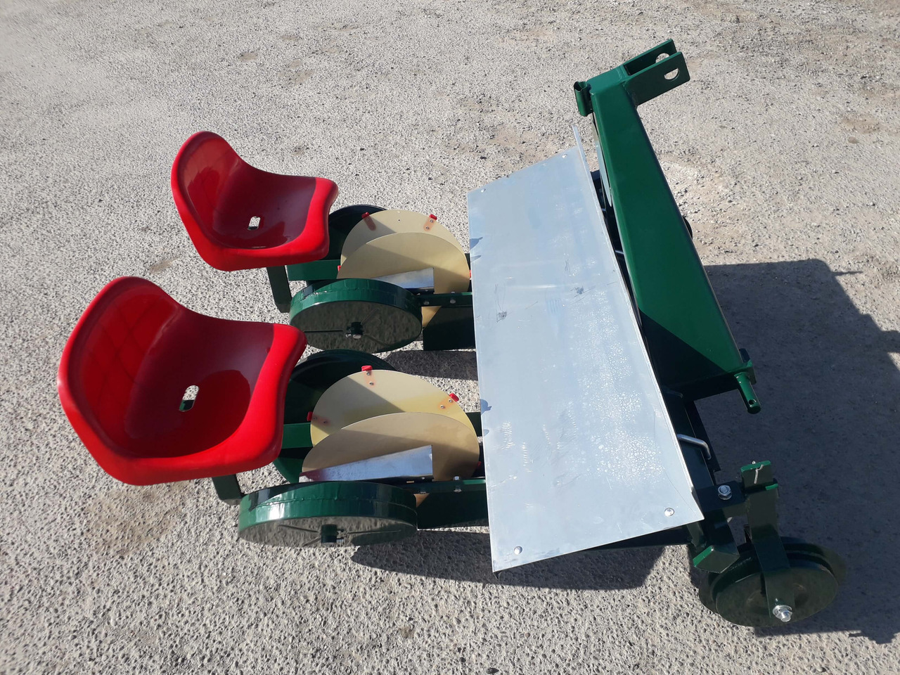 GARMACH Transplanteur à Mini-Mottes 2 rangs - آلة زراعة البطاطس: صور 3 GARMACH Transplanteur à Mini-Mottes 2 rangs - آلة زراعة البطاطس: صور 3