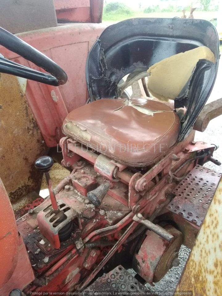 RENAULT TRACTEUR AGRICOLE 56 - جرار: صور 5 RENAULT TRACTEUR AGRICOLE 56 - جرار: صور 5