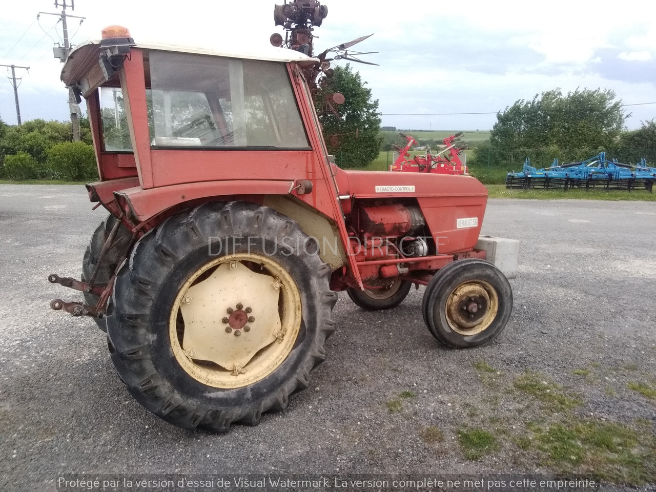 RENAULT TRACTEUR AGRICOLE 56 - جرار: صور 3 RENAULT TRACTEUR AGRICOLE 56 - جرار: صور 3