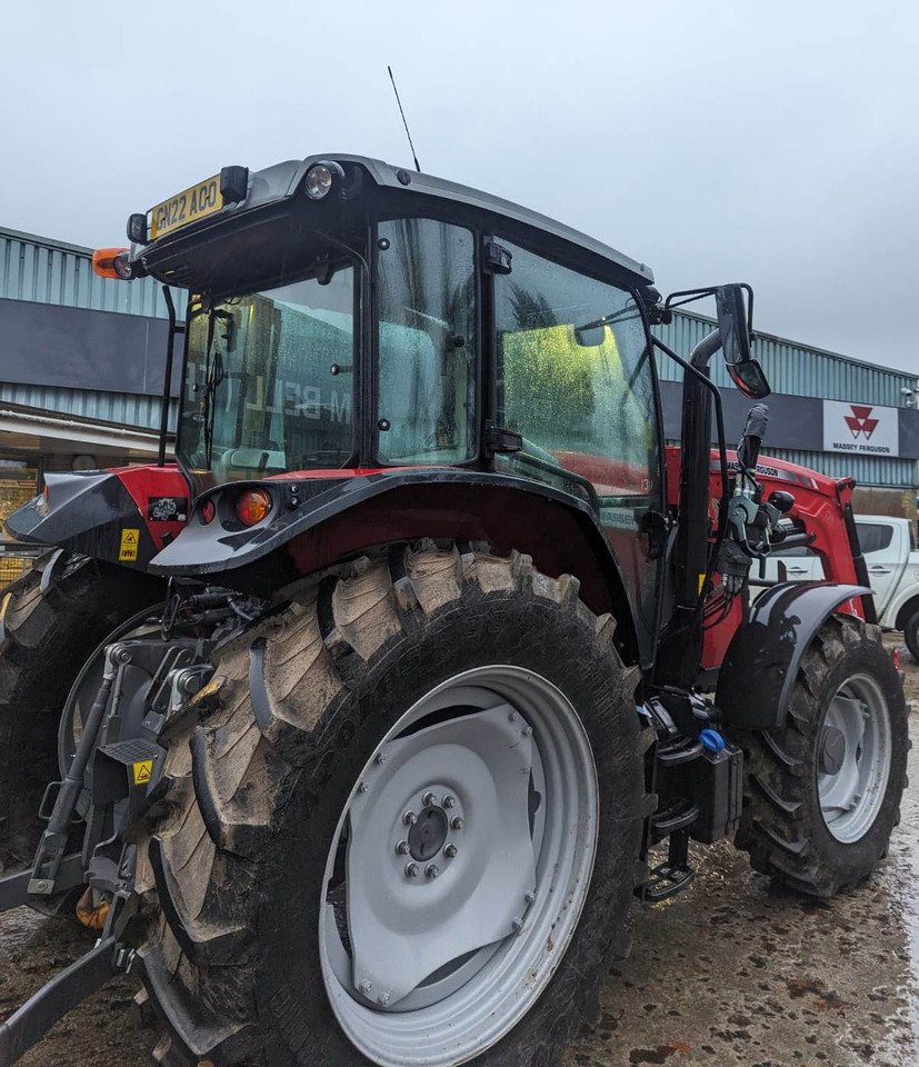 2022 Massey Ferguson 5712M c/w Loader, As New - جرار: صور 3 2022 Massey Ferguson 5712M c/w Loader, As New - جرار: صور 3