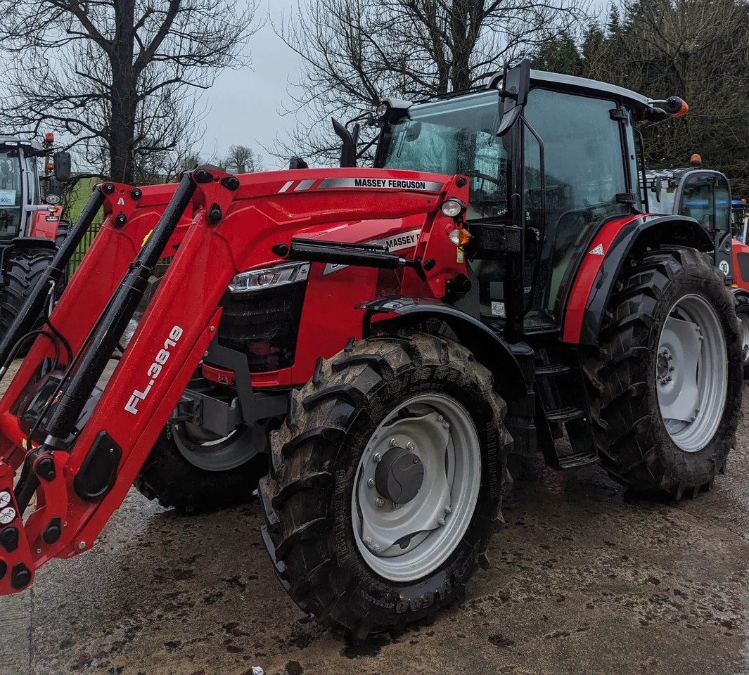 2022 Massey Ferguson 5712M c/w Loader, As New - جرار: صور 2 2022 Massey Ferguson 5712M c/w Loader, As New - جرار: صور 2