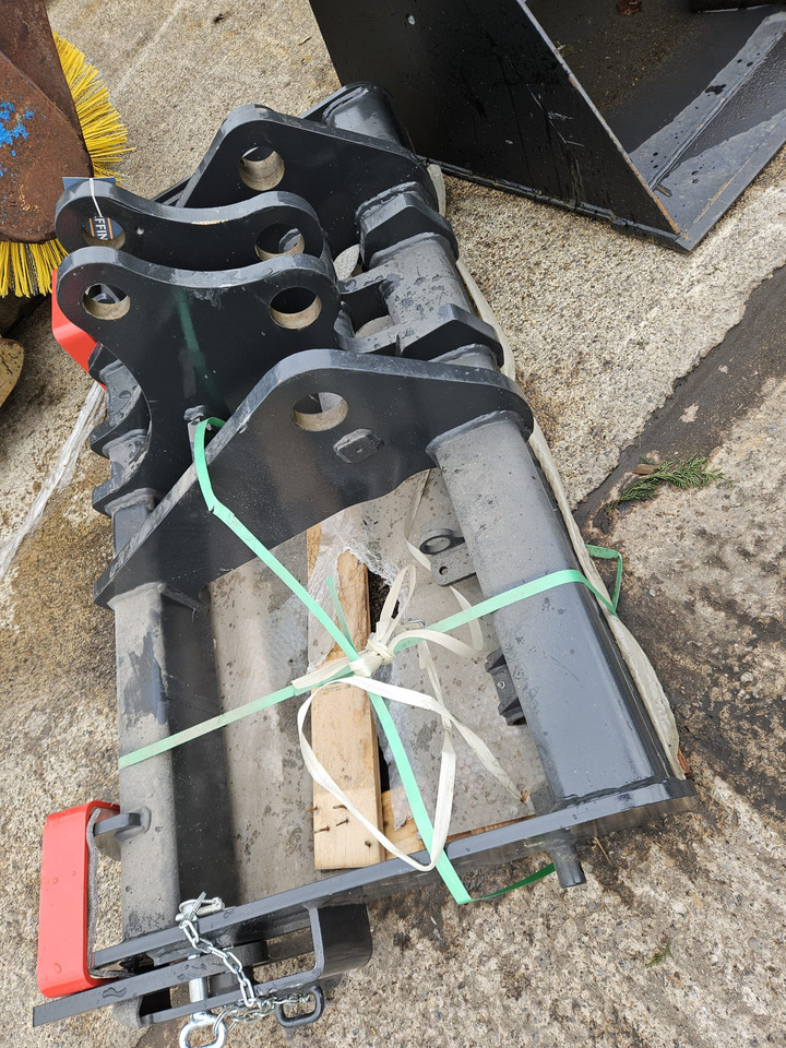 JCB QFit carriage/headsotck to fit onto a Bobcat/MF Telehandler - ملحقات - رافعة تلسكوبية: صور 2 JCB QFit carriage/headsotck to fit onto a Bobcat/MF Telehandler - ملحقات - رافعة تلسكوبية: صور 2