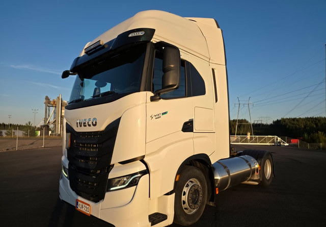 IvecoS-Way 460 4x2 LNG / LBG - شاحنة جرار: صور 1 IvecoS-Way 460 4x2 LNG / LBG - شاحنة جرار: صور 1