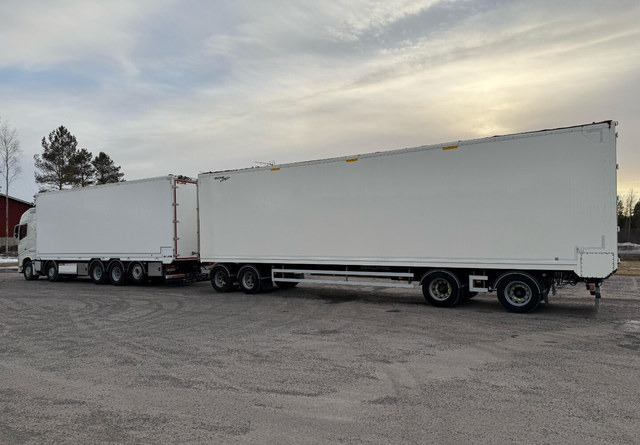Volvo FH16 750 10x4 - بصندوق مغلق شاحنة: صور 4 Volvo FH16 750 10x4 - بصندوق مغلق شاحنة: صور 4