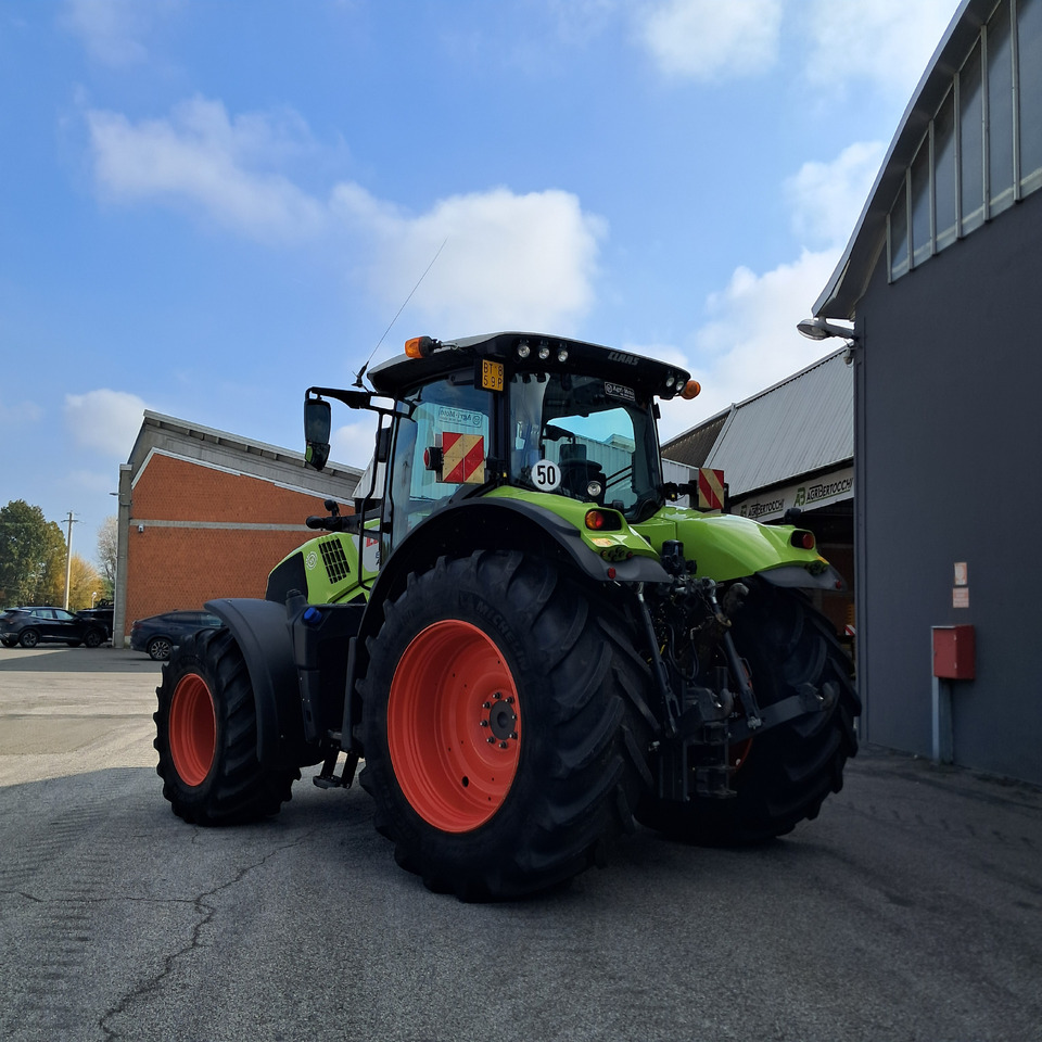 CLAAS AXION 810 - جرار: صور 2 CLAAS AXION 810 - جرار: صور 2