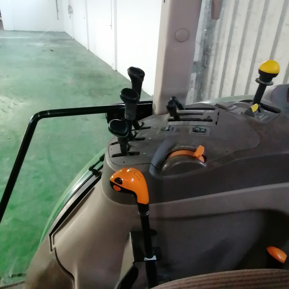 JOHN DEERE 5070 M - جرار: صور 4 JOHN DEERE 5070 M - جرار: صور 4