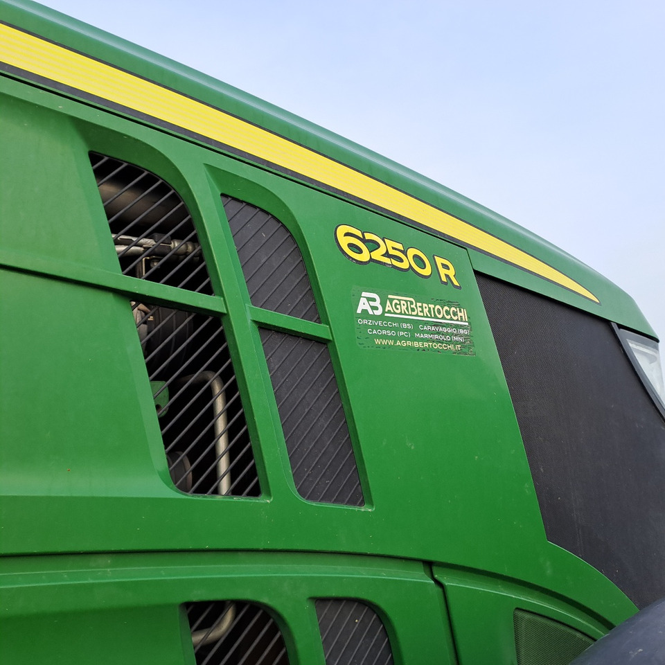 JOHN DEERE 6250R PREMIUM EDITION - جرار: صور 5 JOHN DEERE 6250R PREMIUM EDITION - جرار: صور 5