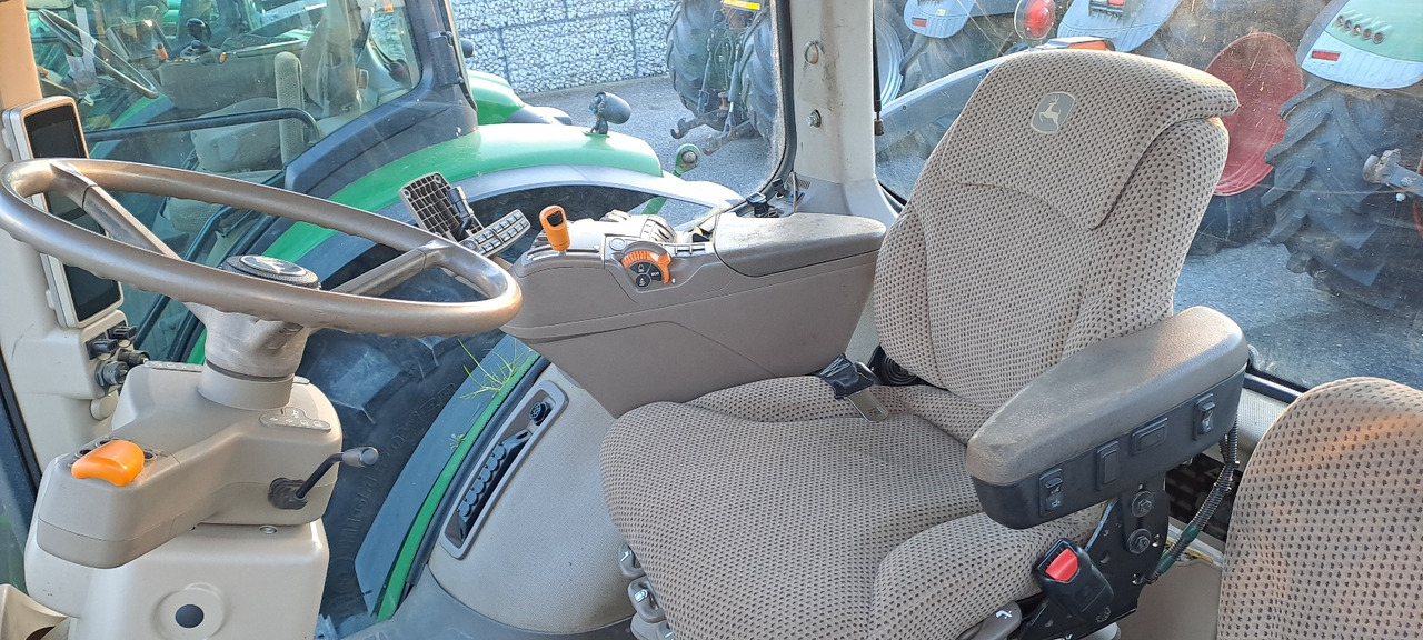 JOHN DEERE 7230R - جرار: صور 5 JOHN DEERE 7230R - جرار: صور 5