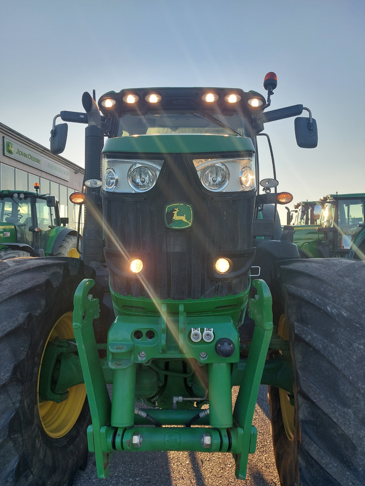 JOHN DEEREE 6210R - جرار: صور 4 JOHN DEEREE 6210R - جرار: صور 4