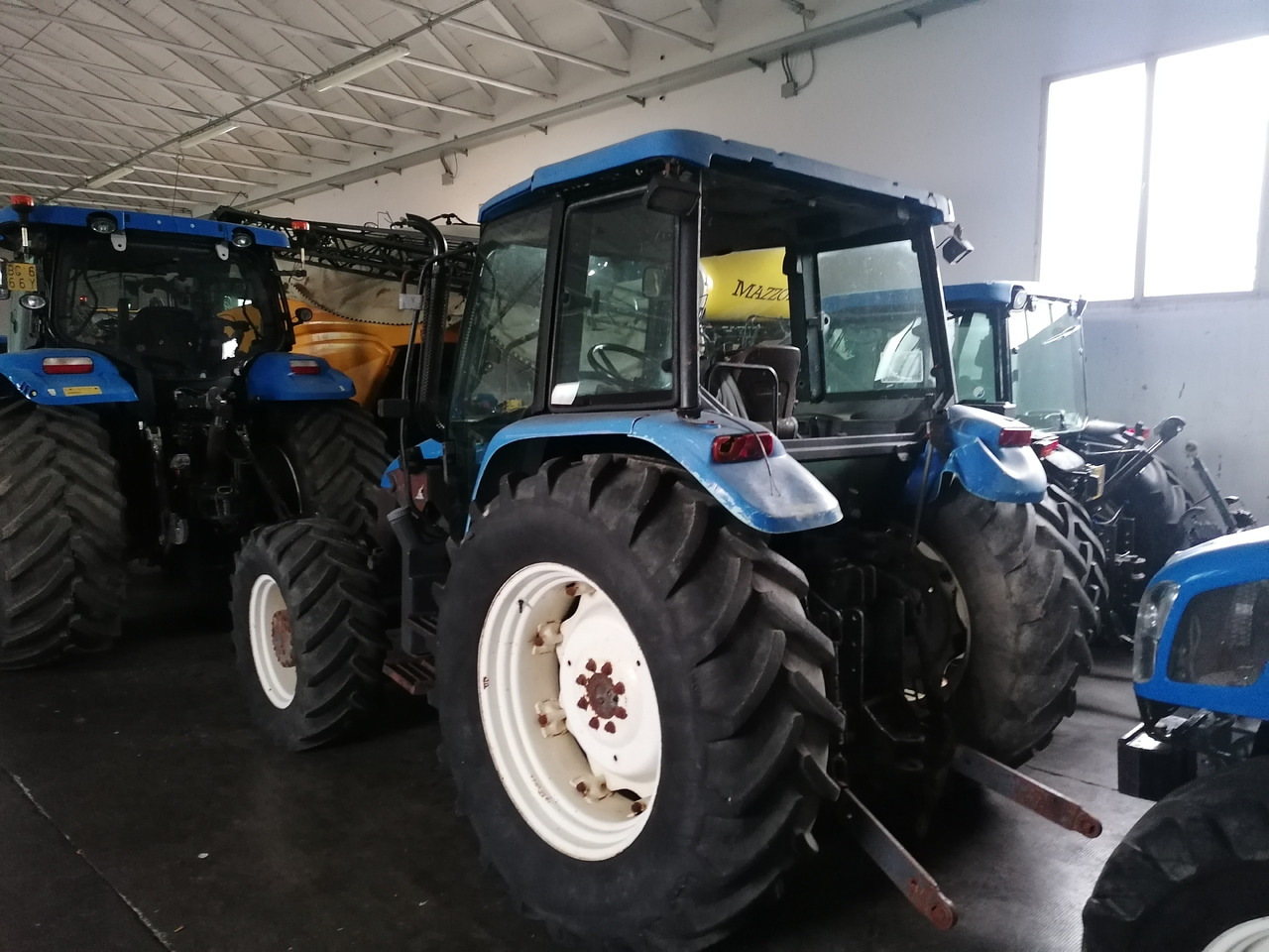 NEW HOLLAND TL 90 - جرار: صور 5 NEW HOLLAND TL 90 - جرار: صور 5