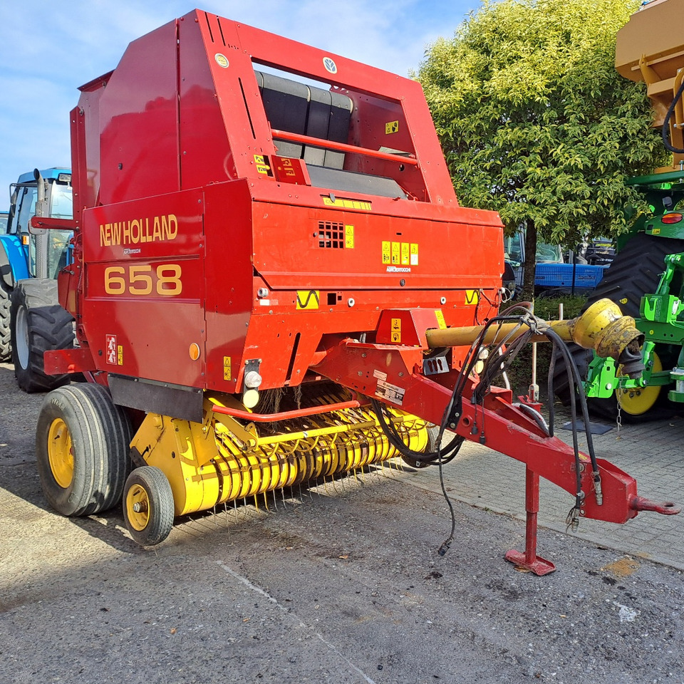 ROTOPRESSA NEW HOLLAND 658 - مكبس القش الدائري: صور 2 ROTOPRESSA NEW HOLLAND 658 - مكبس القش الدائري: صور 2