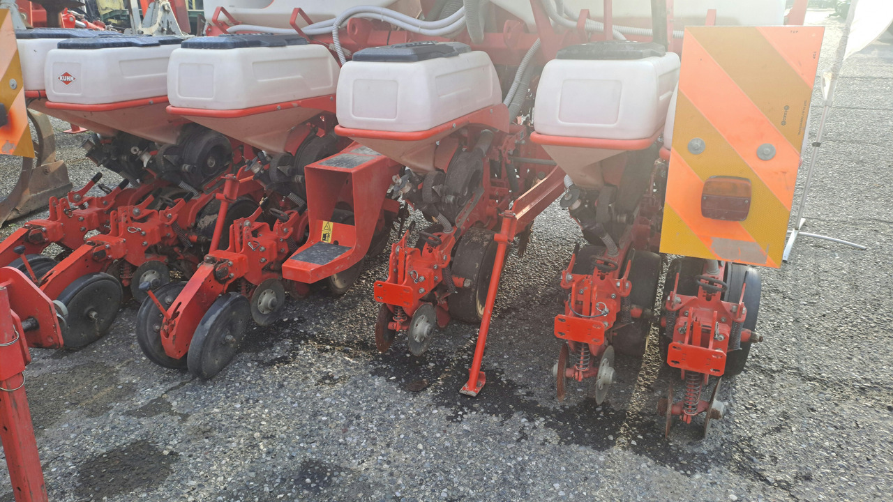 SEMINATRICE DI PRECISIONE KUHN MAXIMA 2 TD - وضع البذور فى خطوط: صور 4 SEMINATRICE DI PRECISIONE KUHN MAXIMA 2 TD - وضع البذور فى خطوط: صور 4