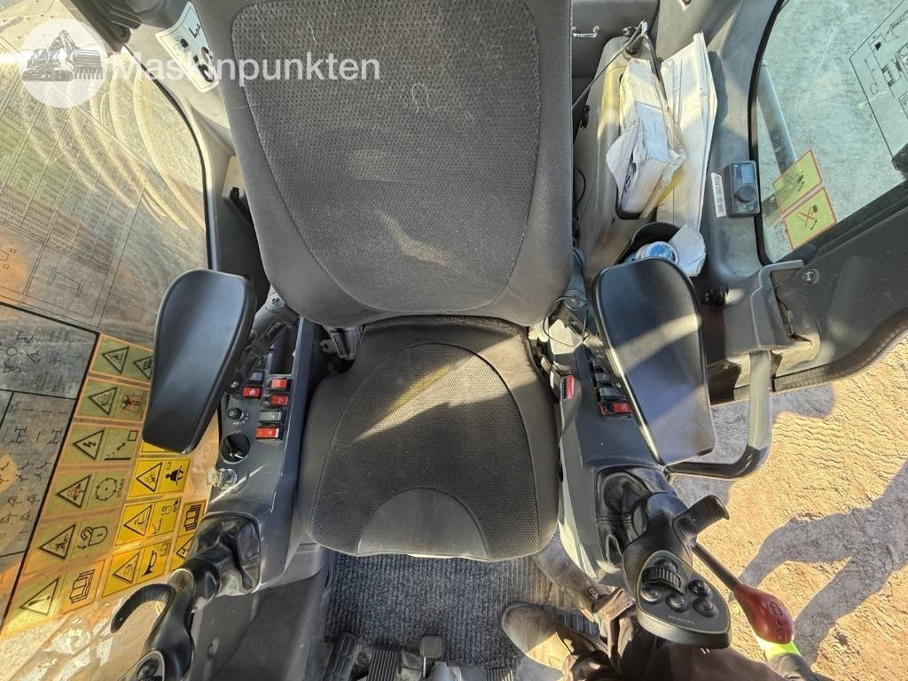 حفارة على عجلات Komatsu PW 160: صور 41 حفارة على عجلات Komatsu PW 160: صور 41