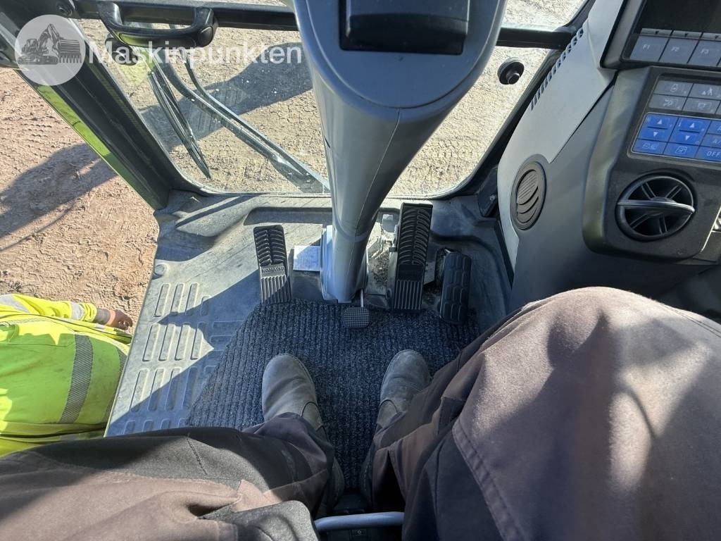 حفارة على عجلات Komatsu PW 160: صور 48 حفارة على عجلات Komatsu PW 160: صور 48