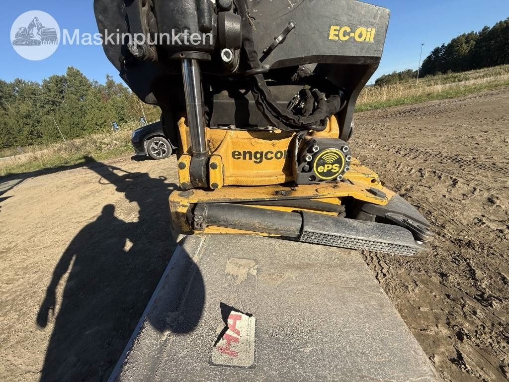 حفارة على عجلات Komatsu PW 160: صور 21 حفارة على عجلات Komatsu PW 160: صور 21