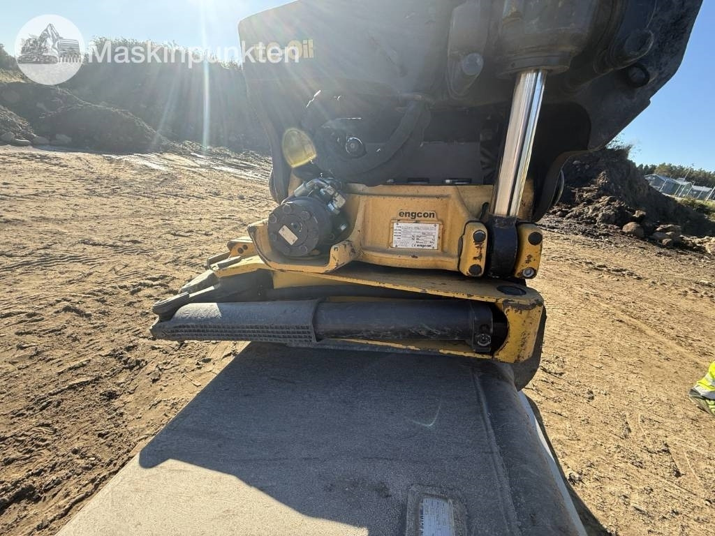 حفارة على عجلات Komatsu PW 160: صور 23 حفارة على عجلات Komatsu PW 160: صور 23