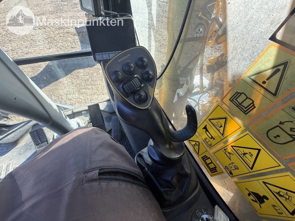 حفارة على عجلات Komatsu PW 160: صور 44 حفارة على عجلات Komatsu PW 160: صور 44