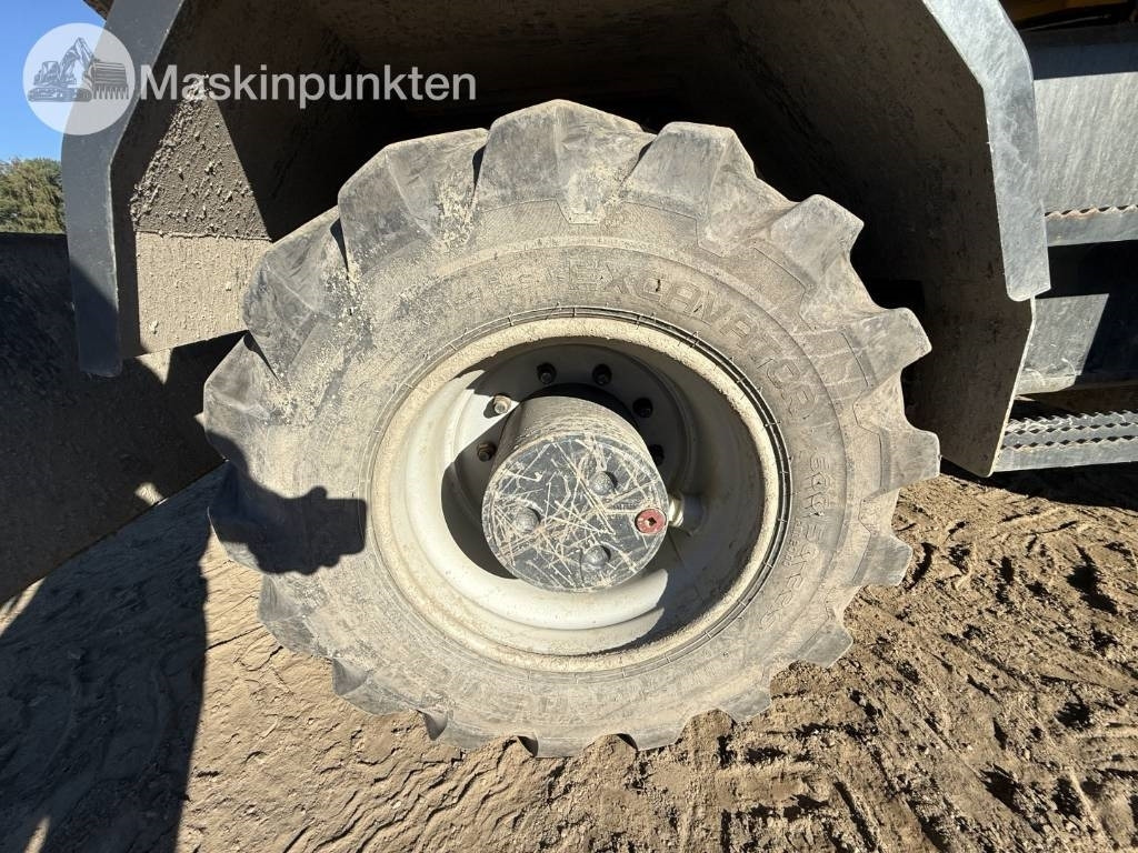 حفارة على عجلات Komatsu PW 160: صور 16 حفارة على عجلات Komatsu PW 160: صور 16