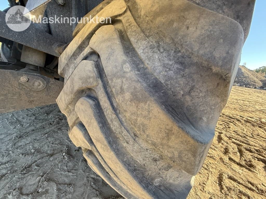 حفارة على عجلات Komatsu PW 160: صور 17 حفارة على عجلات Komatsu PW 160: صور 17