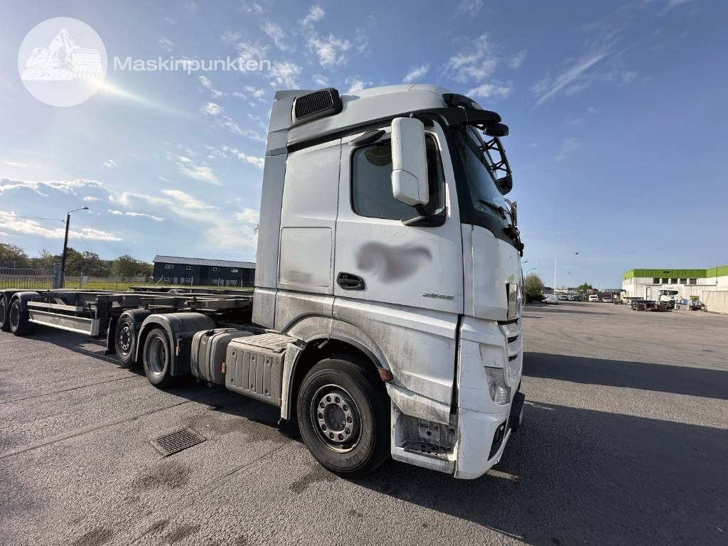 Mercedes-Benz Actros 2545 - شاحنة جرار: صور 1 Mercedes-Benz Actros 2545 - شاحنة جرار: صور 1