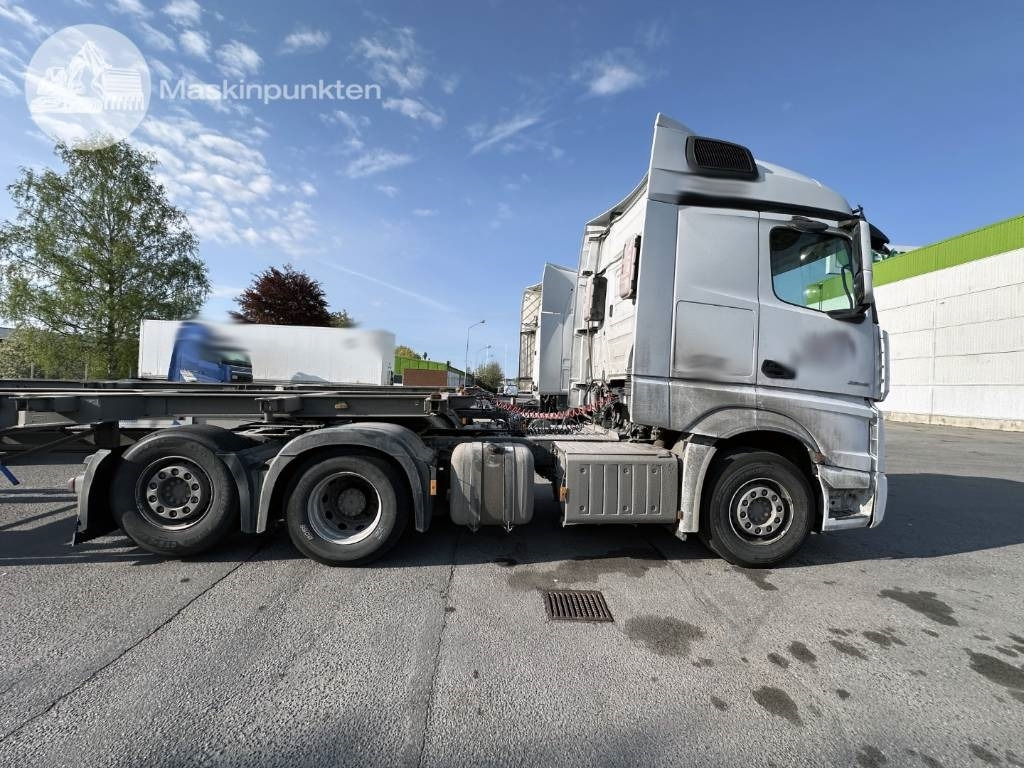 Mercedes-Benz Actros 2545 - شاحنة جرار: صور 4 Mercedes-Benz Actros 2545 - شاحنة جرار: صور 4