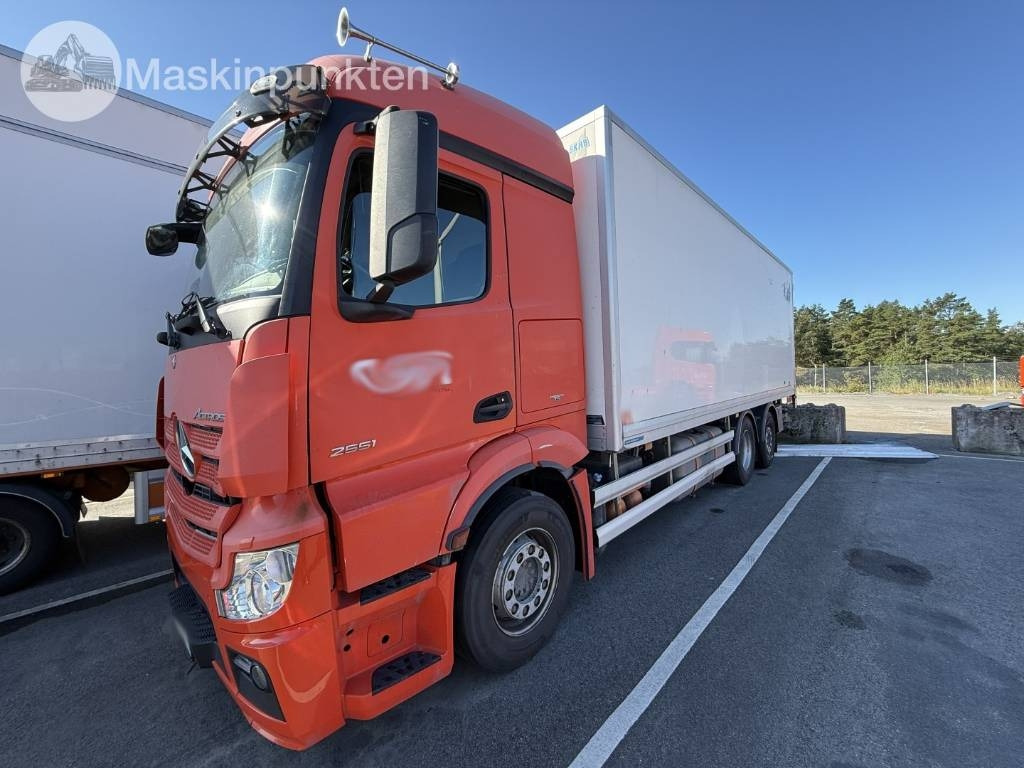 Mercedes-Benz Actros 2551 - مبردة شاحنة: صور 1 Mercedes-Benz Actros 2551 - مبردة شاحنة: صور 1