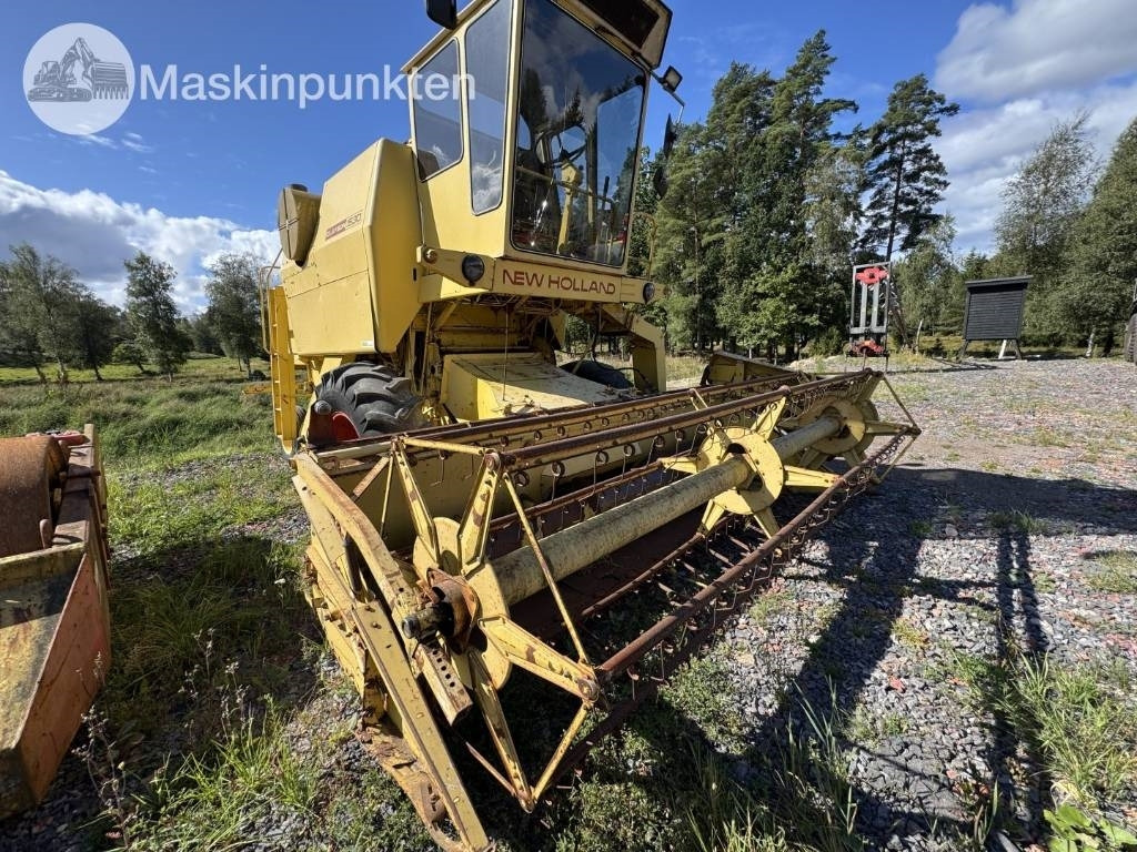 New Holland 1530 - حصادة شاملة: صور 5 New Holland 1530 - حصادة شاملة: صور 5