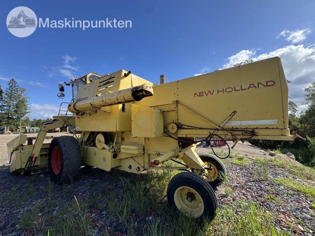 New Holland 1530  - حصادة شاملة: صور 2 New Holland 1530  - حصادة شاملة: صور 2