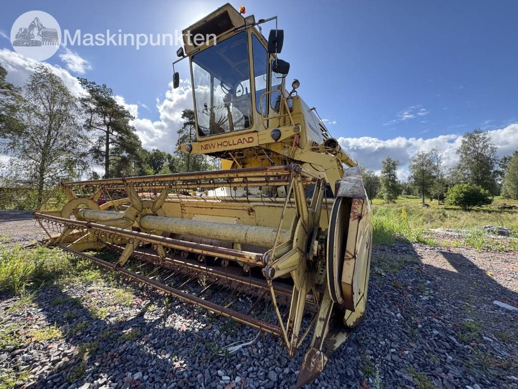 New Holland 1530 - حصادة شاملة: صور 1 New Holland 1530 - حصادة شاملة: صور 1