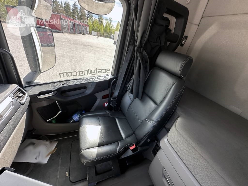 بصندوق مغلق شاحنة Scania R 520: صور 30