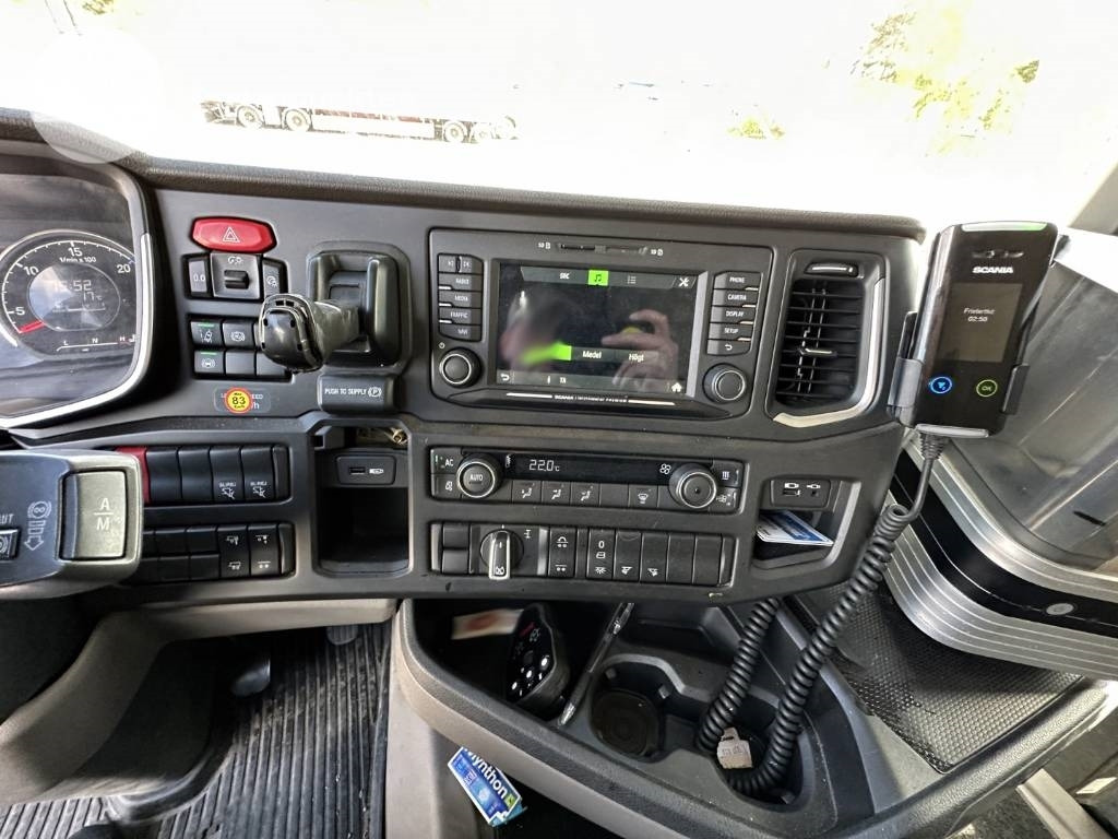 بصندوق مغلق شاحنة Scania R 520: صور 27