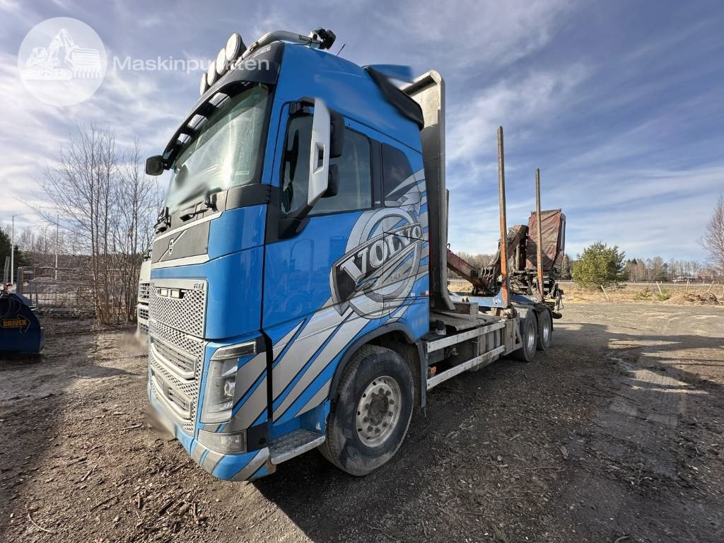 Volvo FH 16 750 - شاحنة قطع الأشجار: صور 3 Volvo FH 16 750 - شاحنة قطع الأشجار: صور 3