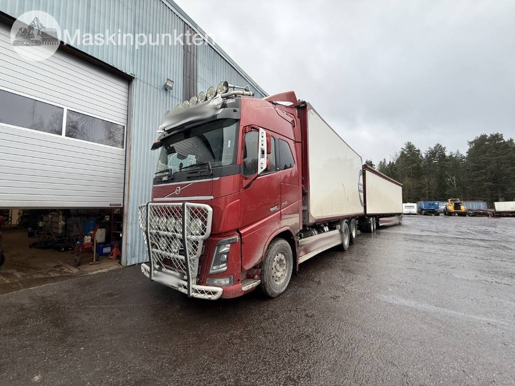 Volvo FH 16 - شاحنة قطع الأشجار: صور 1 Volvo FH 16 - شاحنة قطع الأشجار: صور 1