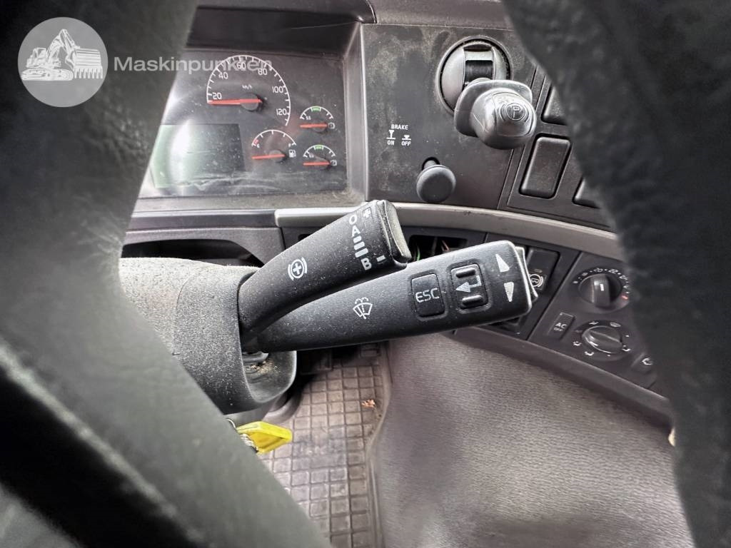 بصندوق مغلق شاحنة Volvo FM 9 300: صور 32