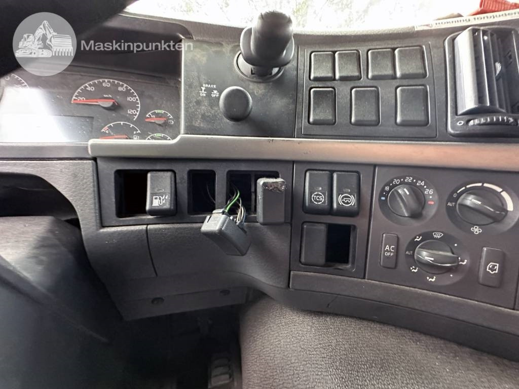 بصندوق مغلق شاحنة Volvo FM 9 300: صور 33
