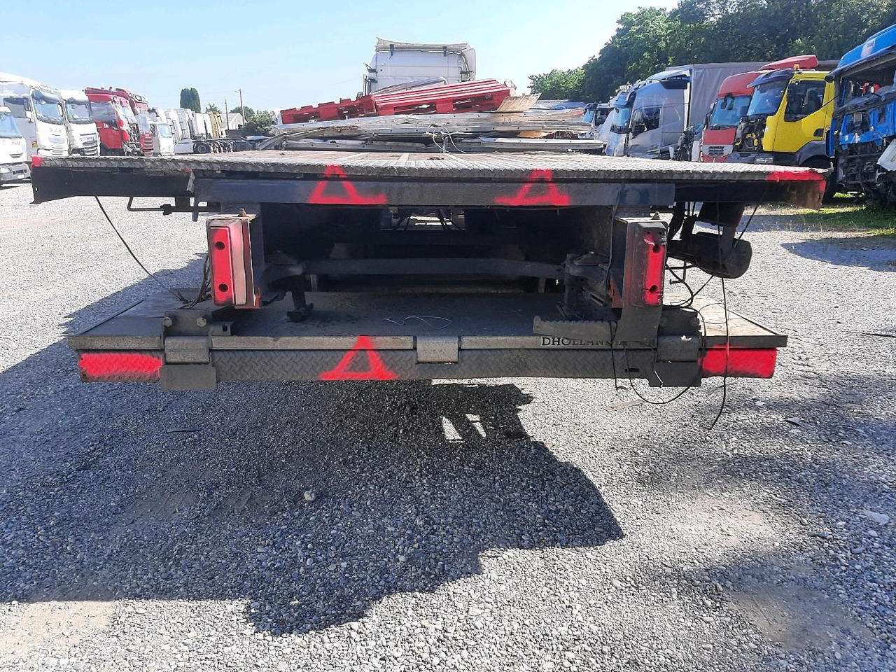 FRUEHAUF 3 ESSIEUX R580 - نصف مقطورة مسطحة: صور 5 FRUEHAUF 3 ESSIEUX R580 - نصف مقطورة مسطحة: صور 5