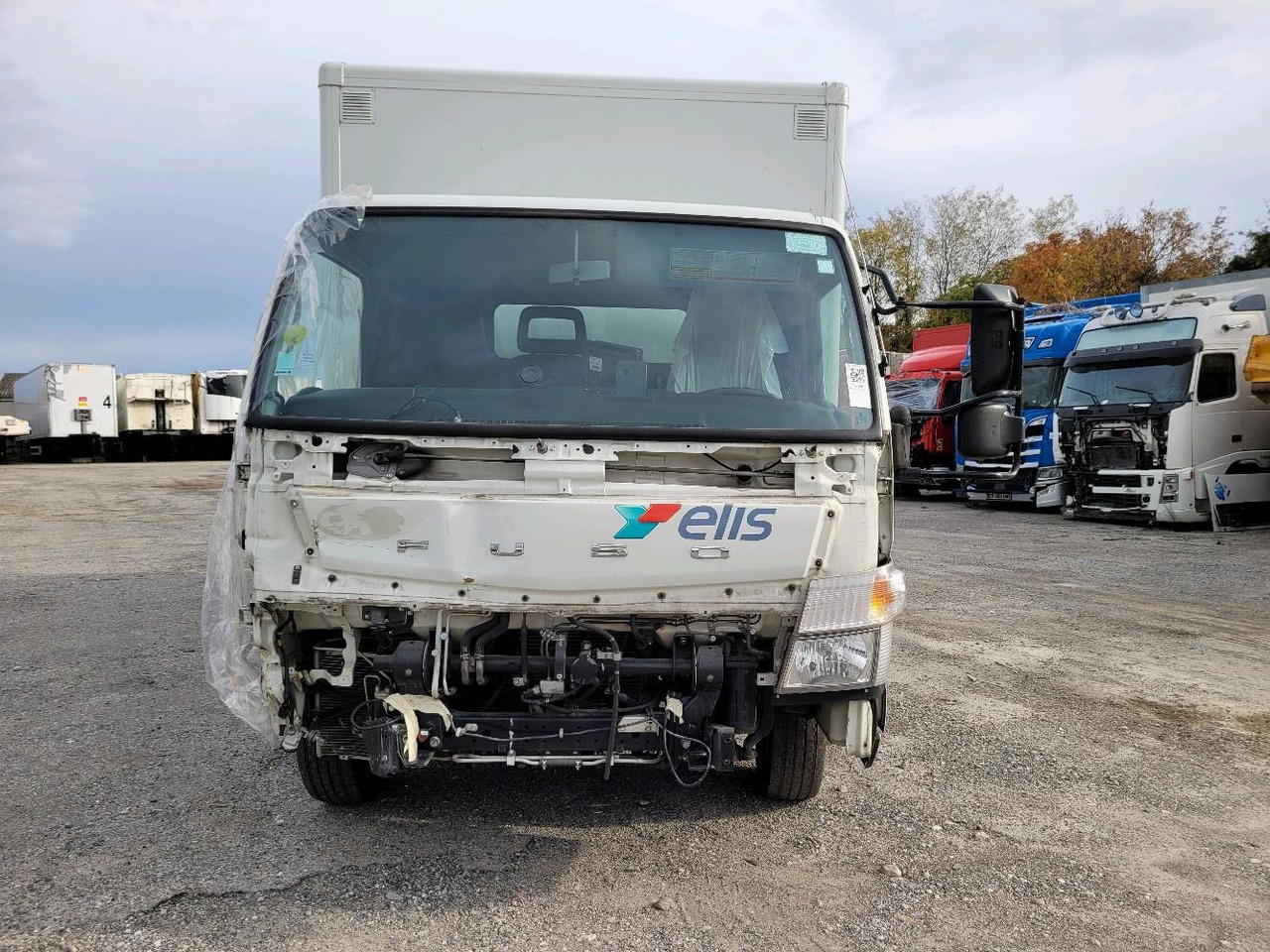 FUSO CANTER 7C15 - بصندوق مغلق شاحنة: صور 2 FUSO CANTER 7C15 - بصندوق مغلق شاحنة: صور 2