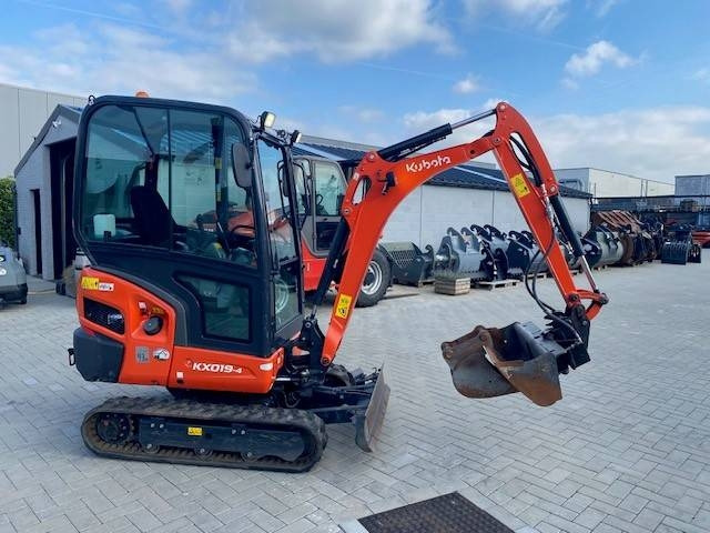 Kubota KX 019-4 - حفارة مصغرة: صور 1 Kubota KX 019-4 - حفارة مصغرة: صور 1