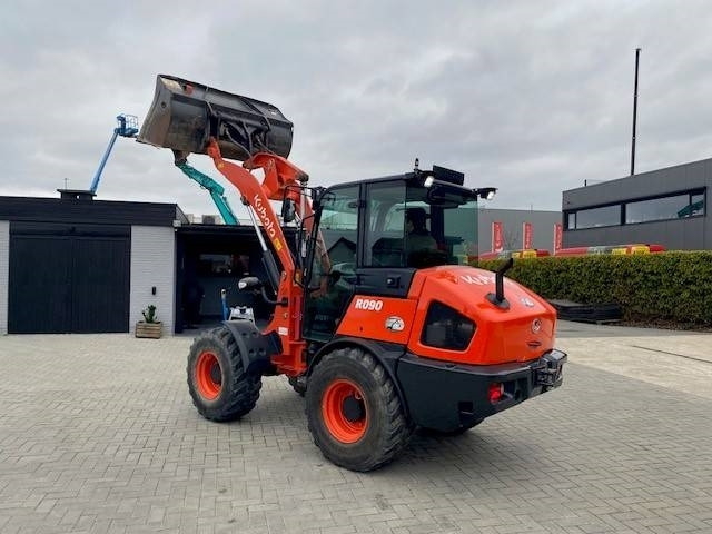 Kubota R 090 - اللودر بعجل: صور 1 Kubota R 090 - اللودر بعجل: صور 1