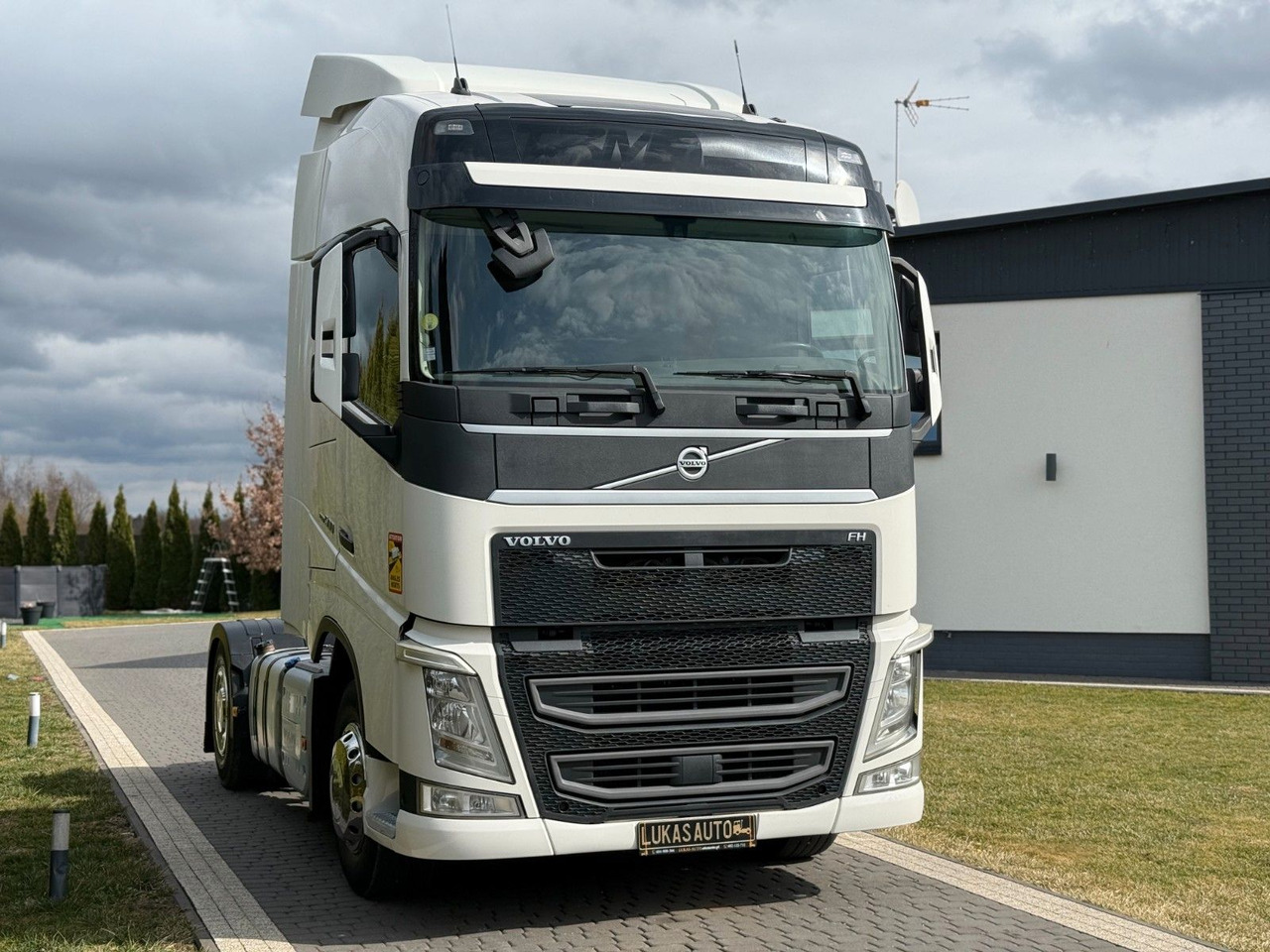 Volvo FH 500 AUTOMATIC TWO TANKS - شاحنة جرار: صور 3 Volvo FH 500 AUTOMATIC TWO TANKS - شاحنة جرار: صور 3
