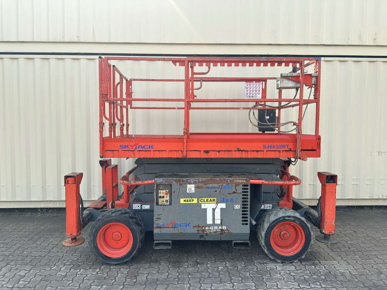 Skyjack SJ6832RT 4x4 Diesel, 11.8 Meter, 1.493 H - رافعات مقصية: صور 5 Skyjack SJ6832RT 4x4 Diesel, 11.8 Meter, 1.493 H - رافعات مقصية: صور 5