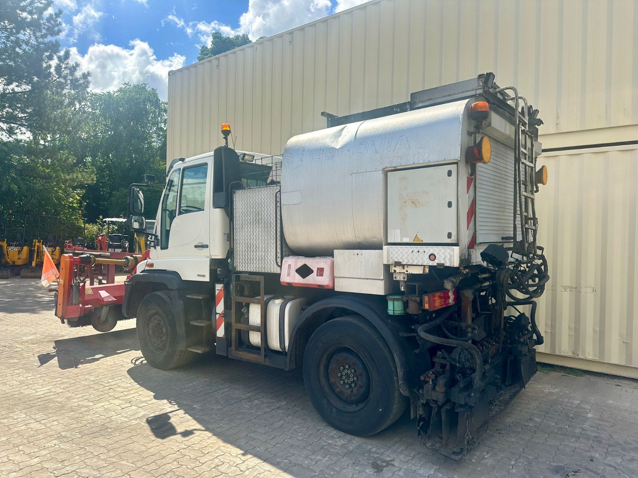 Unimog U400 Schäfer-Technic Bitum/Asphalt / TÜV 02/2026 - شاحنة: صور 3 Unimog U400 Schäfer-Technic Bitum/Asphalt / TÜV 02/2026 - شاحنة: صور 3