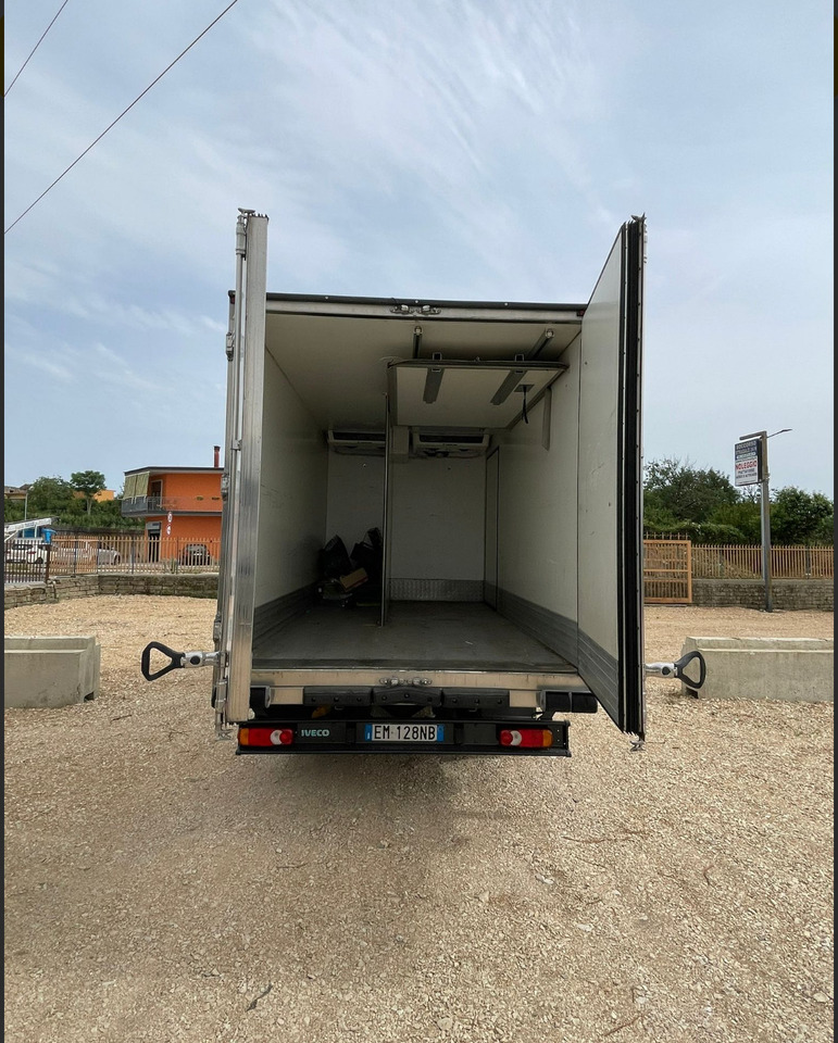 IVECO EUROCARGO 75E18 - مبردة شاحنة: صور 3 IVECO EUROCARGO 75E18 - مبردة شاحنة: صور 3