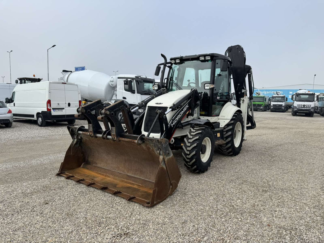 HIDROMEK HMK102B - حفار متعدد الاستخدام: صور 3 HIDROMEK HMK102B - حفار متعدد الاستخدام: صور 3