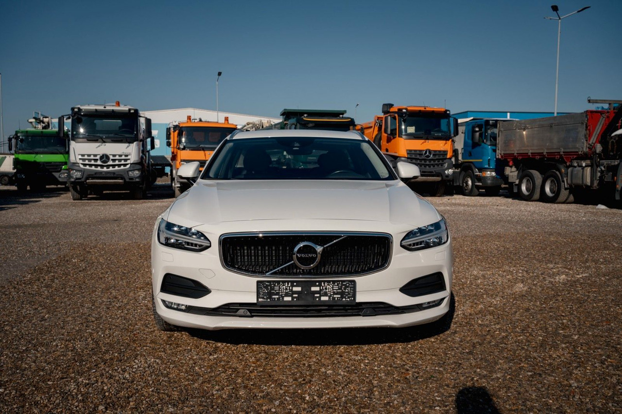 Volvo V90 D4 Momentum 2.0D - سيارة ستيشن: صور 3 Volvo V90 D4 Momentum 2.0D - سيارة ستيشن: صور 3