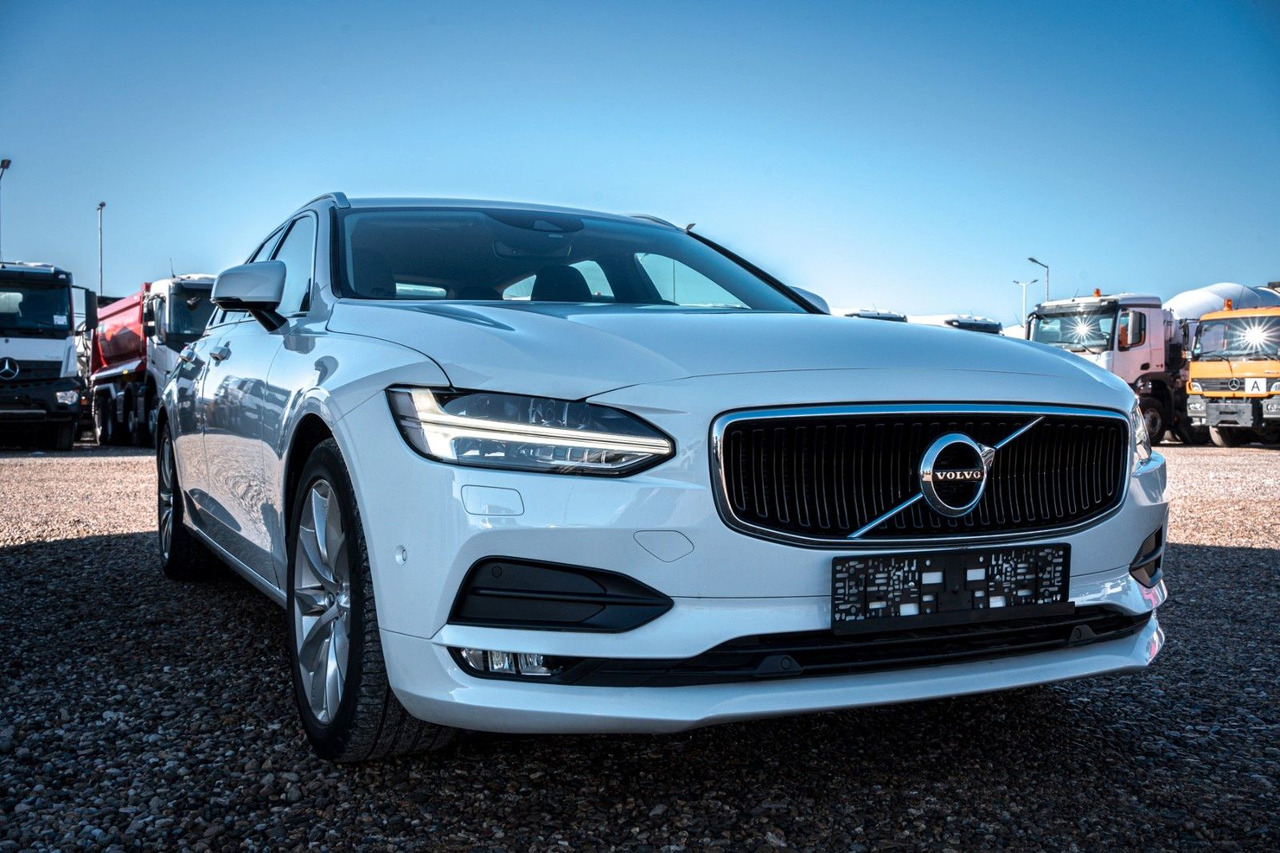 Volvo V90 D4 Momentum 2.0D - سيارة ستيشن: صور 4 Volvo V90 D4 Momentum 2.0D - سيارة ستيشن: صور 4