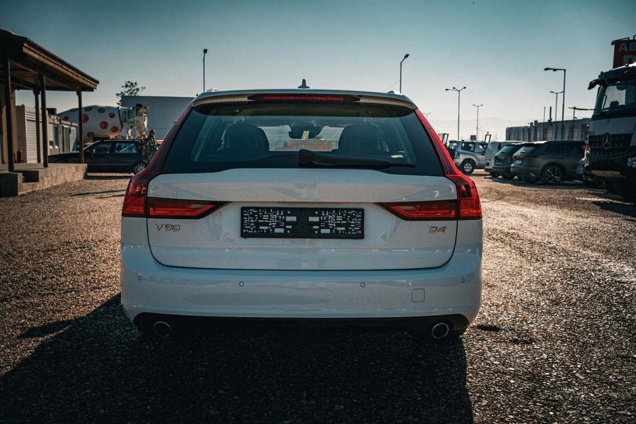 Volvo V90 D4 Momentum 2.0D - سيارة ستيشن: صور 5 Volvo V90 D4 Momentum 2.0D - سيارة ستيشن: صور 5